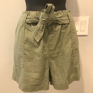 *NWT* Wallflower Green Linen Womanβs Shorts